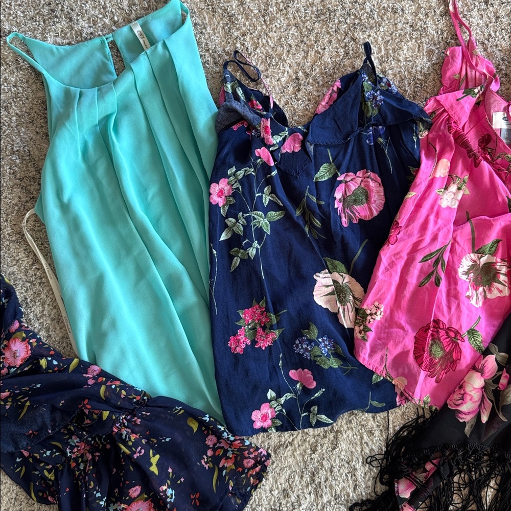Size small top lot - Picture 8 of 10